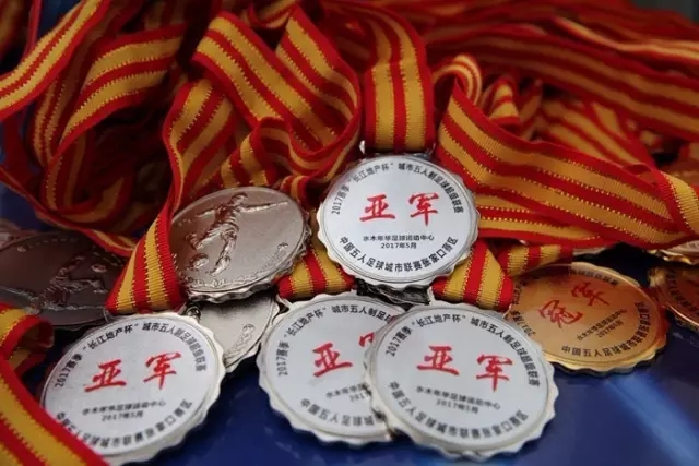 梅西告别国家队,C罗赞誉其传奇成就